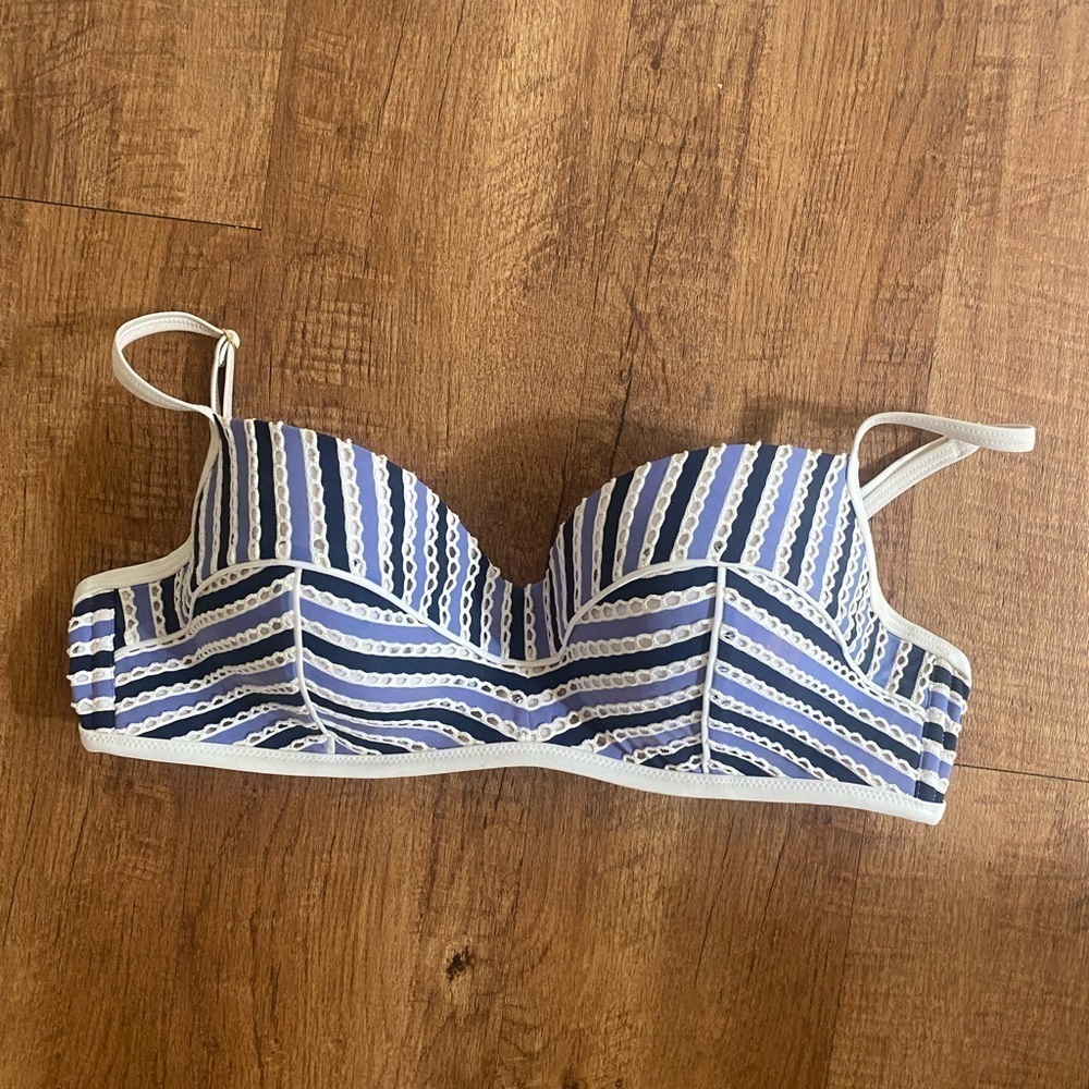 NWOT Jessica Simpson periwinkle blue, blue, white eyelet padded push up top. L